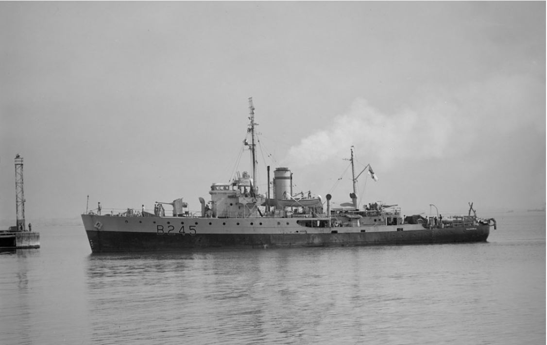 HMAS Kalgoorlie.jpg