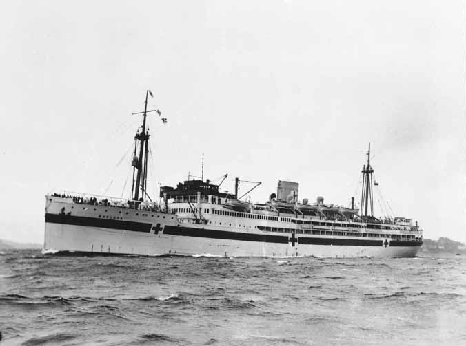 Hospital ship MANUNDA in Sydney Harbour, 17th August 1940 (cropped).jpg