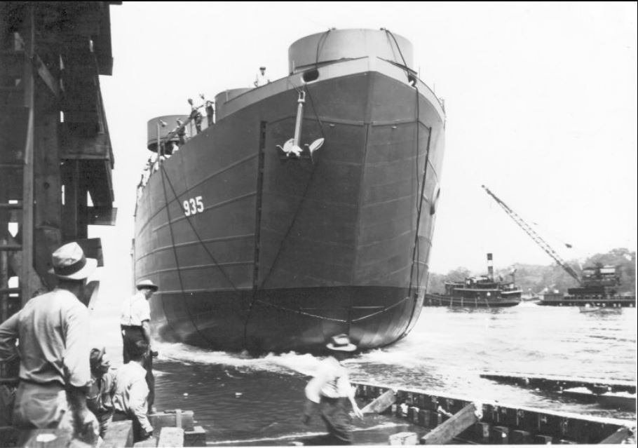 USS LST 935 1.jpg