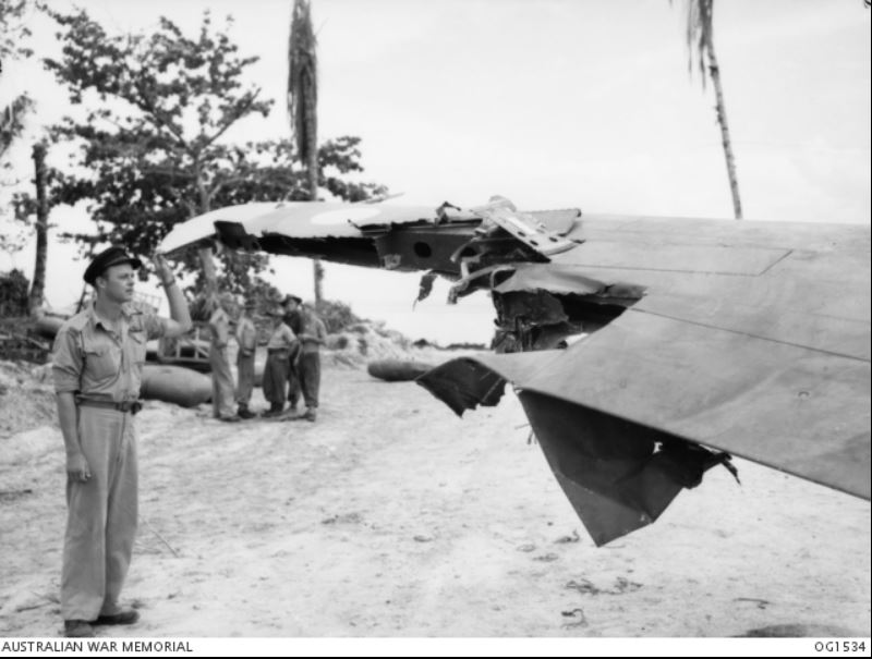 Curtis P-40 Kittyhawk damage.jpg
