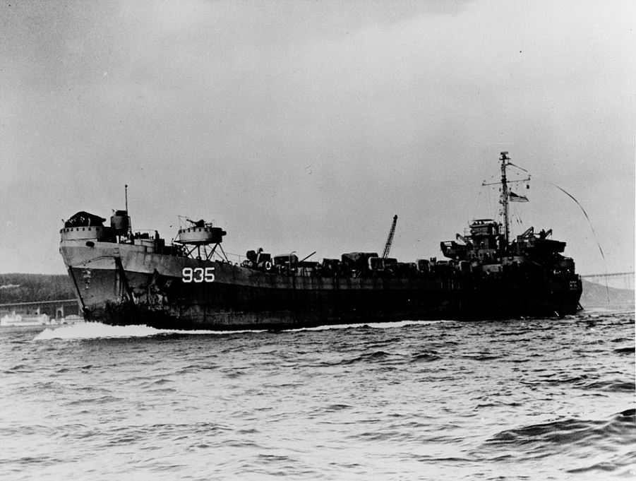 USS LST 935.jpg