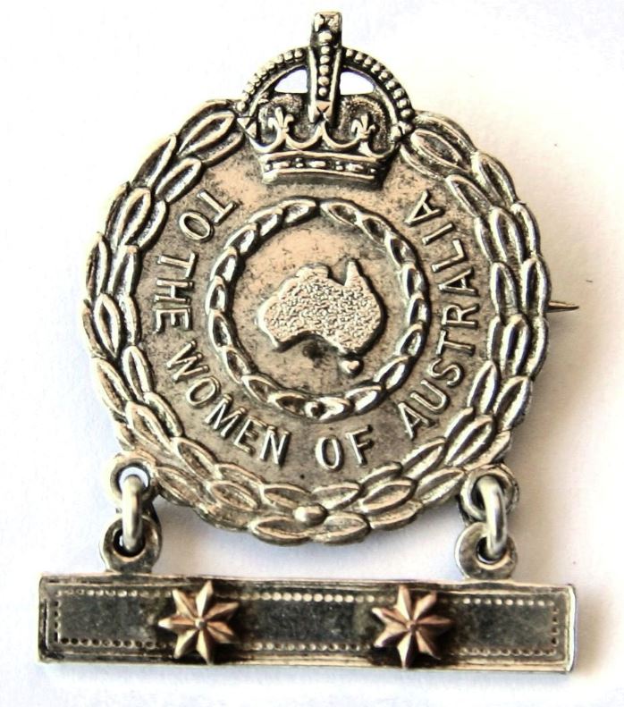 Female Relatives Badge WW2.jpg